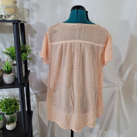 Torrid Peach Swiss Dot‎ Smocked Top - Size Large - Picture 5 of 11